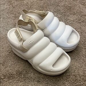 UGG Aww Yeah Platform Slides size 9